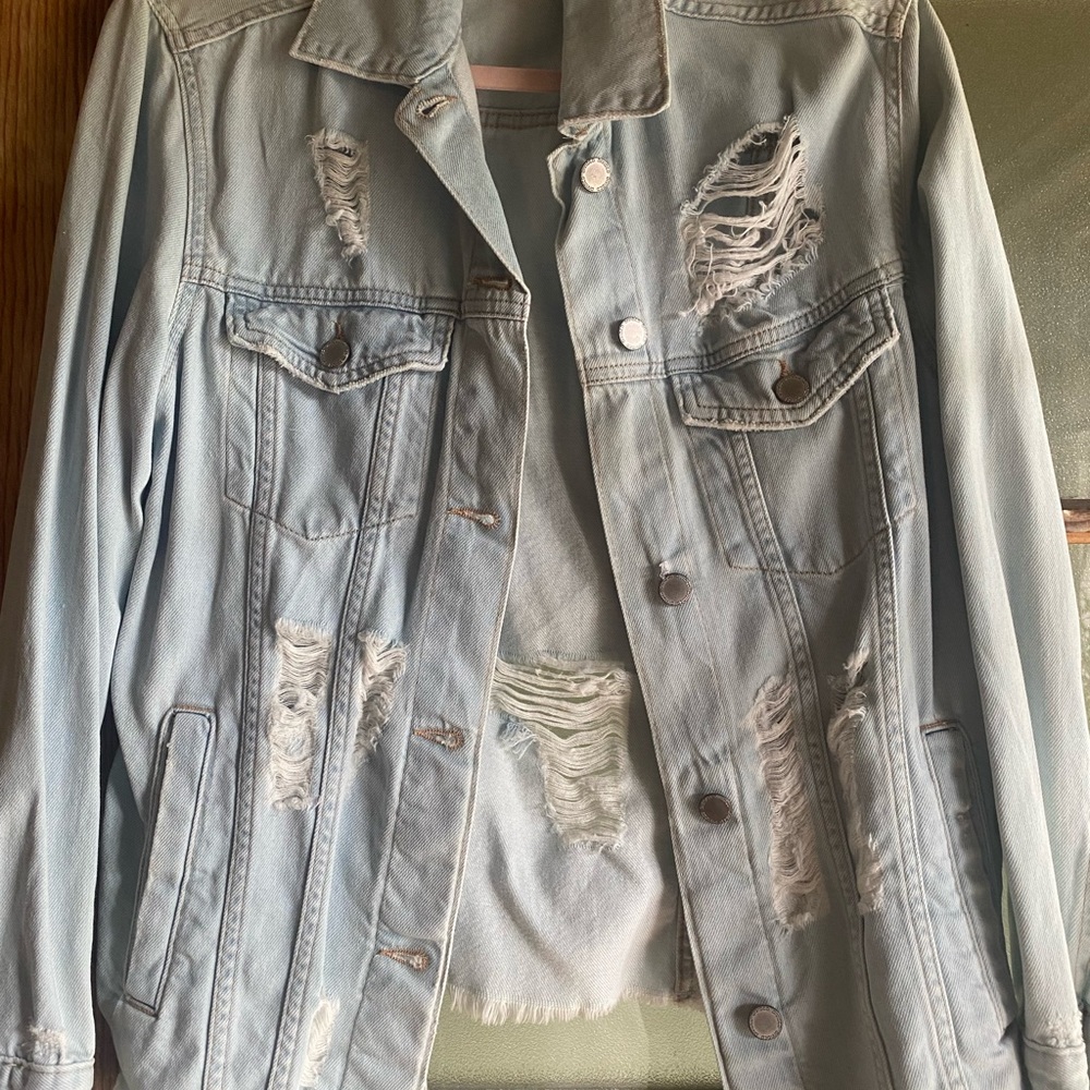 H&M RIPPED JEAN JACKET
